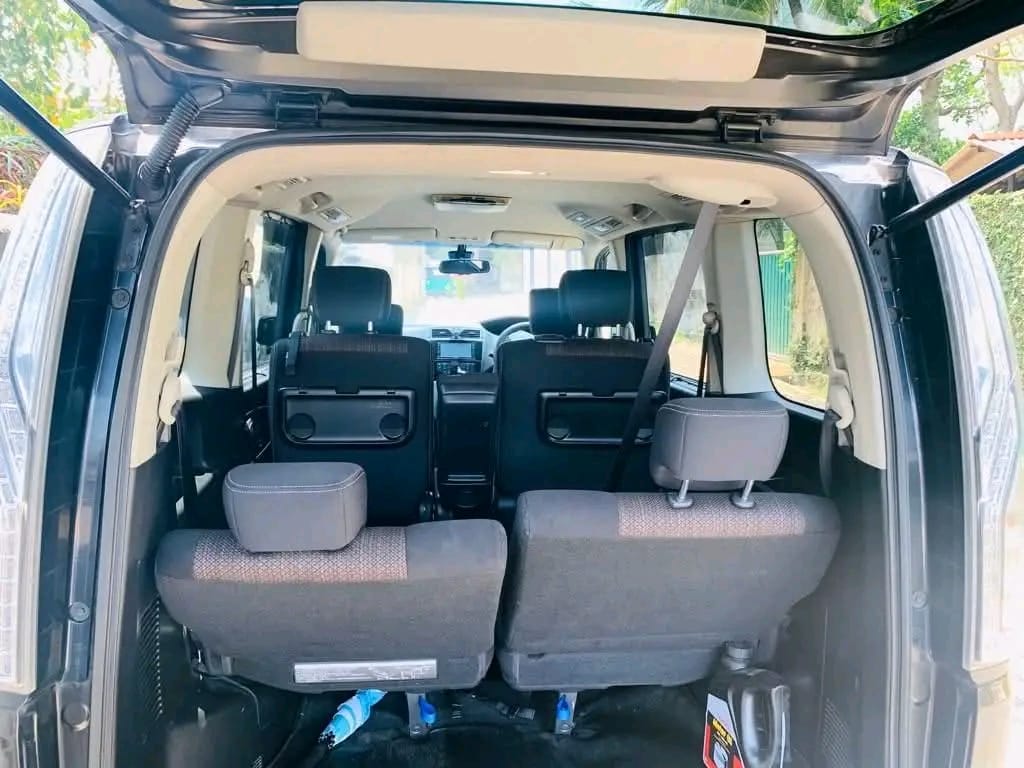 Nissan serena luxury mpv