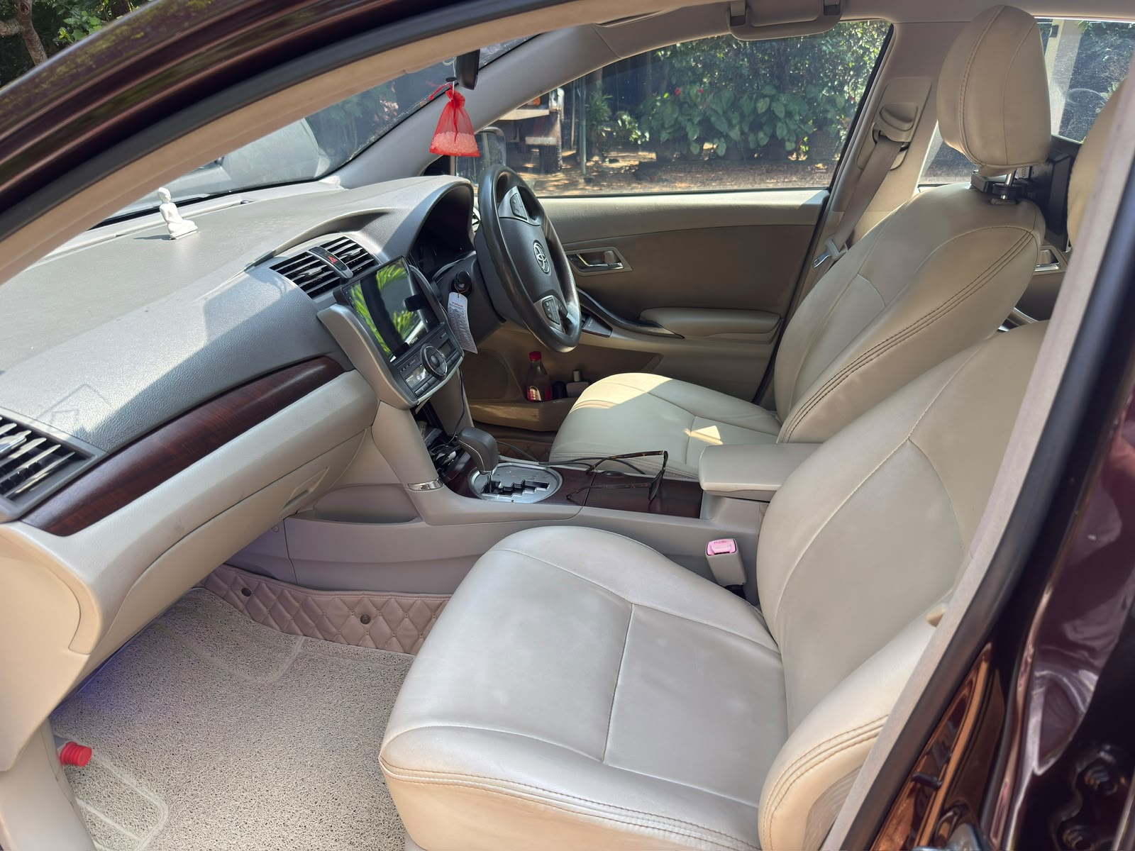 toyota premio 1 of 3